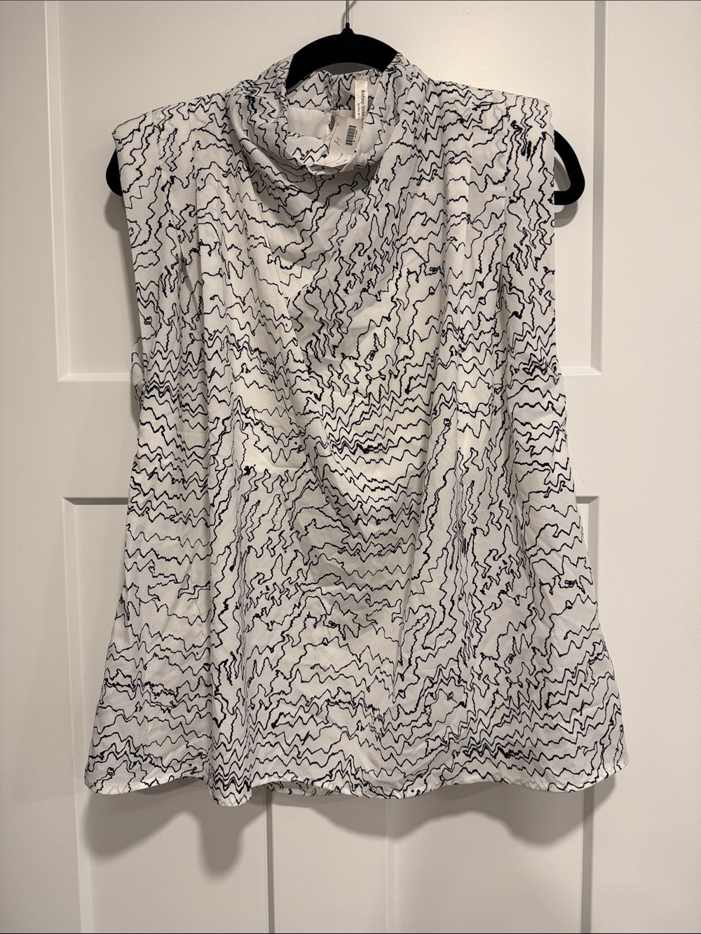 Bishop Street Apparel Graphic Mock Neck Sleeveless Top Black White Abstract Y2k